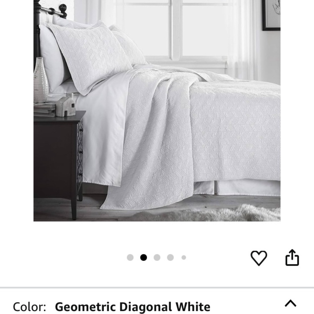 Luxurious White Geometric Quilt Set